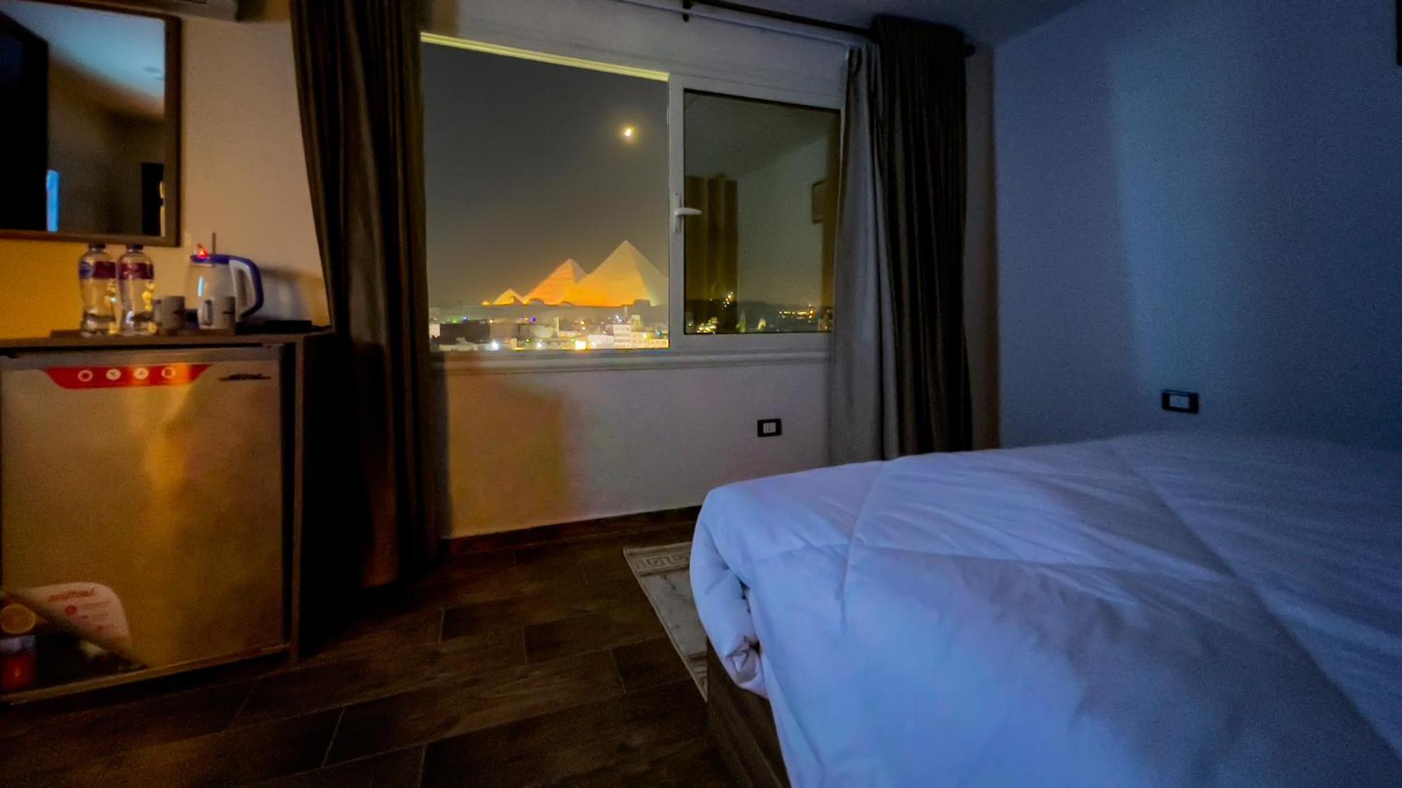 Imperial Pyramids Heights View Bed & Breakfast Nazlet el-Sisi Exterior photo