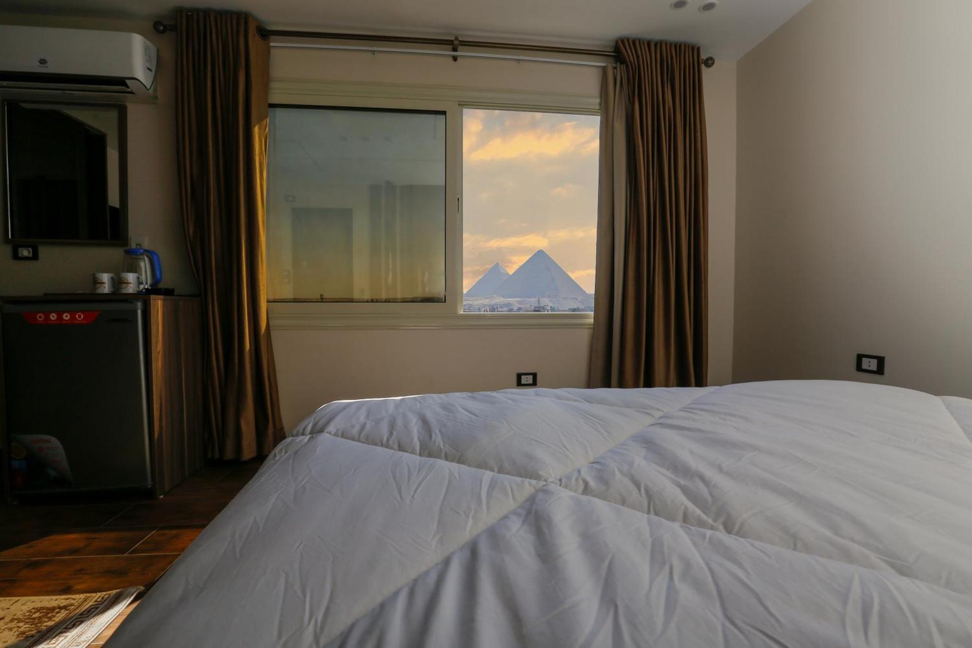 Imperial Pyramids Heights View Bed & Breakfast Nazlet el-Sisi Exterior photo